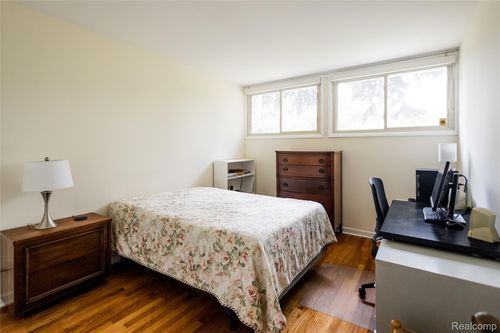 1525 Chateaufort Pl, Detroit, MI, 48207-2717 | Card Image