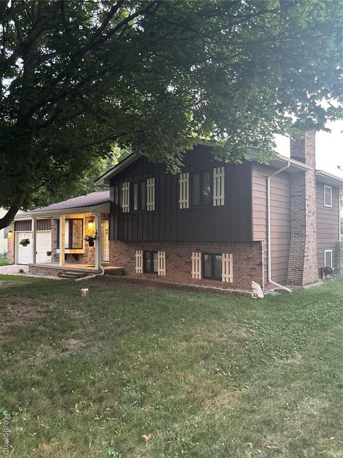 6050 Coventry Dr, Swartz Creek, MI, 48473-8822 | Card Image