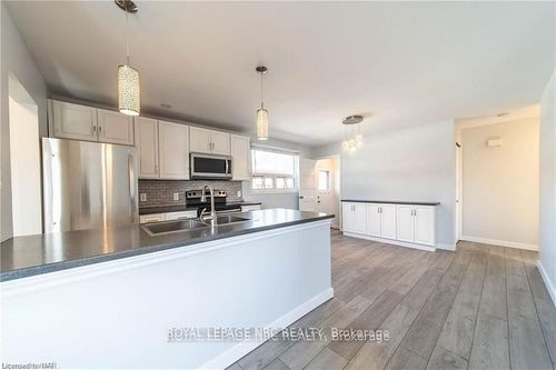 5746 Heritage Dr, Niagara Falls, ON, L2J3J8 | Card Image