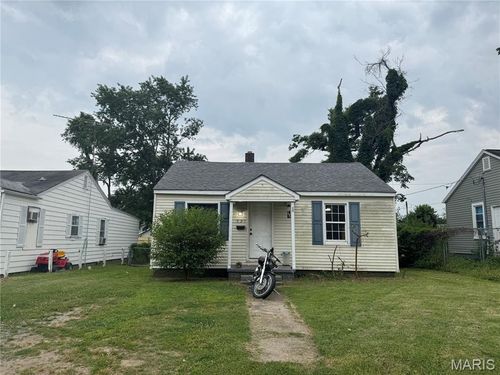 321 Benton St, Sikeston, MO, 63801-3055 | Card Image