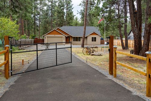 19053 Pumice Butte Rd, Bend, OR, 97702-7942 | Card Image