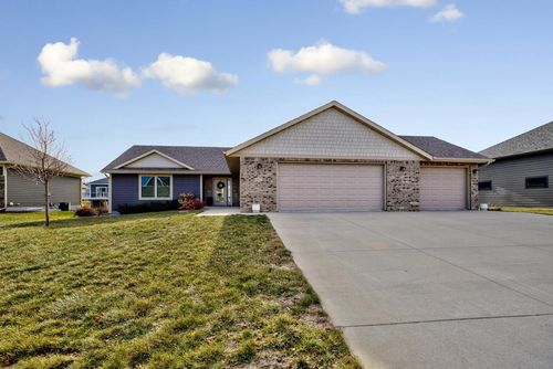 1933 Lexington Lane, North Mankato, MN, 56003 | Card Image