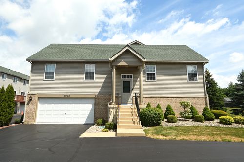 1918 Austrian Pine St, Lockport, IL, 60441-3877 | Card Image