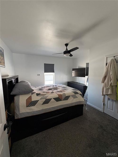 512 East Walnut Street, Perry, MO, 63462 | Card Image