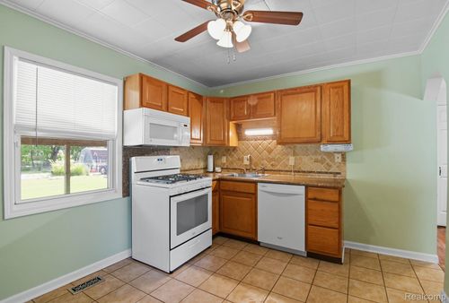 26724 Linwood St, Roseville, MI, 48066-3436 | Card Image