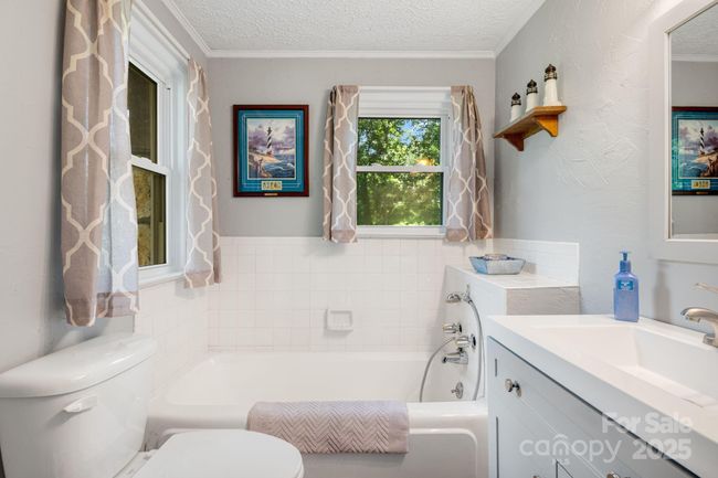 1058 Howard Gap Loop Rd, House other with 3 bedrooms, 3 bathrooms and null parking in Flat Rock NC | Image 14