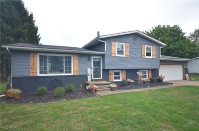 11628 Peach Glen Avenue Nw, House other with 4 bedrooms, 2 bathrooms and null parking in Uniontown OH | Image 2