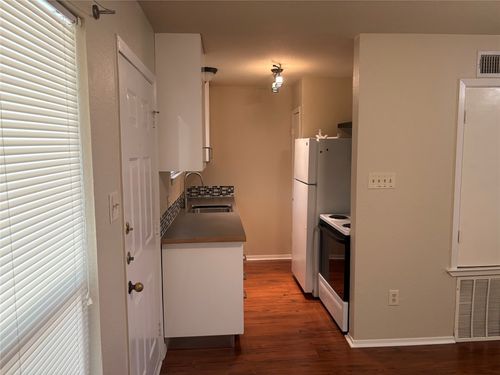 apt-104-1514 Parker Ln, Austin, TX, 78741-2557 | Card Image