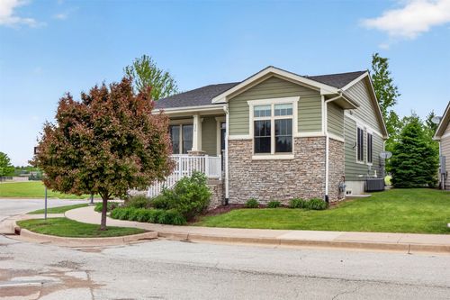 570 S Crescent Way, West Des Moines, IA, 50266-3869 | Card Image