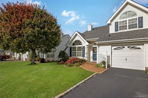35 Joyces Way, Islip, NY, 11706 | Card Image