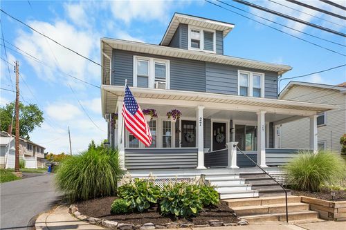 27 E Chestnut St, Nazareth, PA, 18064-1511 | Card Image