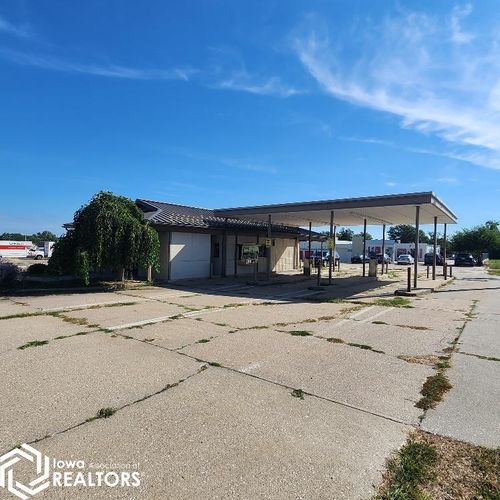 1724 S Center St, Marshalltown, IA, 50158-4258 | Card Image