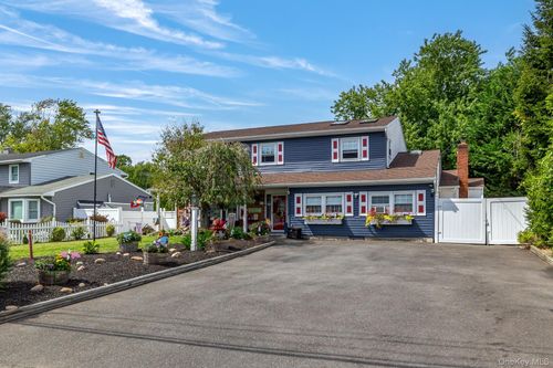 42 Ludlow Way, Oakdale, NY, 11769-2229 | Card Image