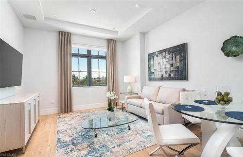 305-101 8th St, NAPLES, FL, 34102-6121 | Card Image