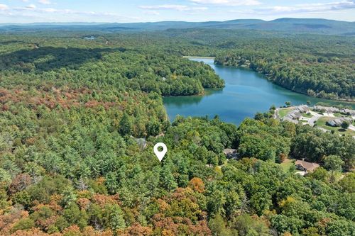 33 Hunterwood Ct, Crossville, TN, 38558-7525 | Card Image