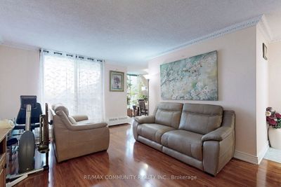 823 - 4645 Jane St, Condo with 2 bedrooms, 1 bathrooms and 1 parking in North York ON | Image 2