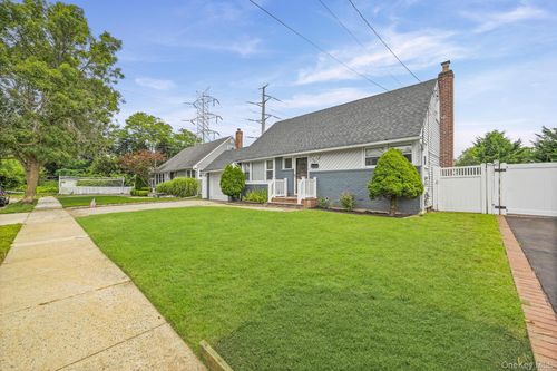 96 Windhorst Ave, Bethpage, NY, 11714-4929 | Card Image