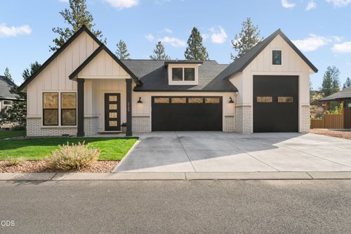 2169 Nw Skyline Ranch Rd, Bend, OR, 97703-5718 | Card Image