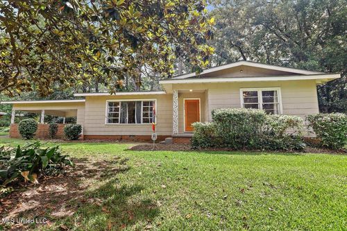 4364 Manhassett Dr, Jackson, MS, 39211-6046 | Card Image