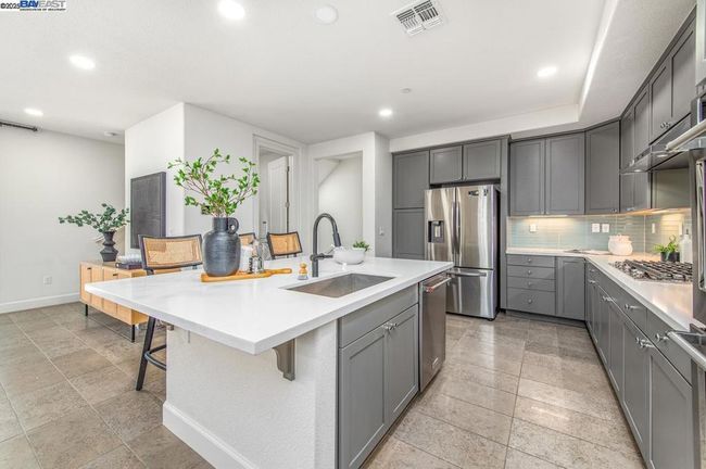 7018 Stags Leap Ln, Condo with 2 bedrooms, 3 bathrooms and 2 parking in Dublin CA | Image 10