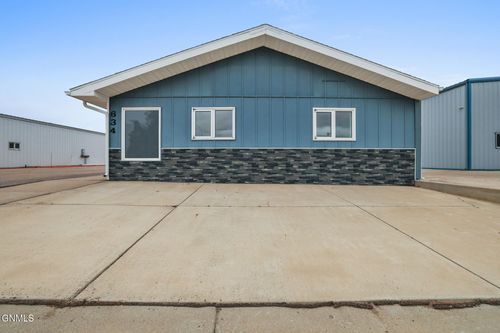 634 E Broadway, Williston, ND, 58801-6104 | Card Image