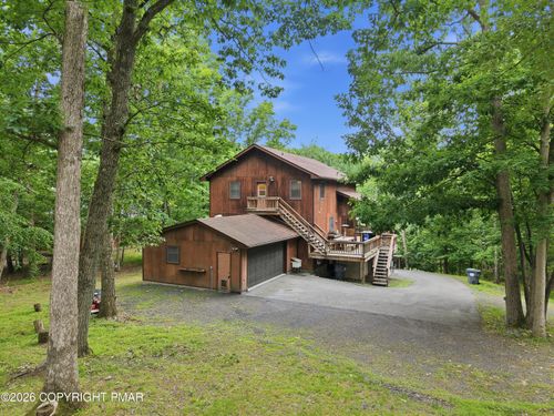 548 Lakeside Dr, East Stroudsburg, PA, 18301-6821 | Card Image