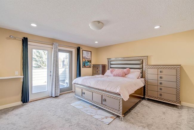 247 Pump Hill Crescent Sw, Home with 6 bedrooms, 3 bathrooms and 5 parking in Calgary AB | Image 25