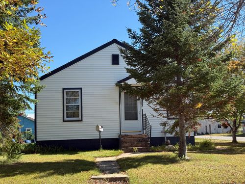 520 5th St Se, Staples, MN, 56479-2718 | Card Image