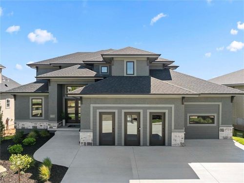 18605 Mohawk Ln, Overland Park, KS, 66085-8554 | Card Image