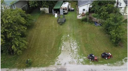 315 Lower Clifton Rd, Versailles, KY, 40383-9065 | Card Image