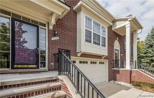 758 Sandalwood Dr, Troy, MI, 48085-1644 | Card Image