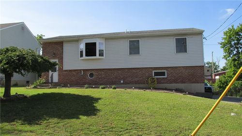2519 Burrows St, Palmer Twp, PA, 18045-6035 | Card Image