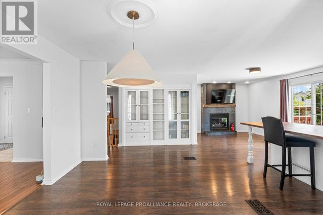 343 Sunrise Cres, House other with 4 bedrooms, 3 bathrooms and 4 parking in Kingston ON | Image 14