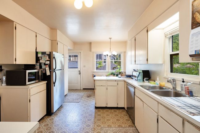 1121 W 16th Ave, House other with 8 bedrooms, 3 bathrooms and 2 parking in Vancouver BC | Image 30
