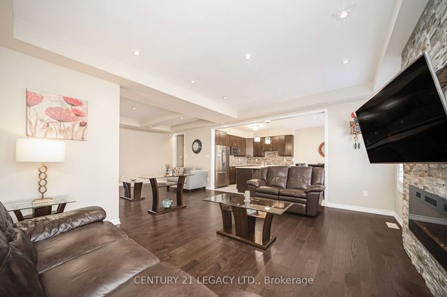 33 Callandar Rd, House other with 4 bedrooms, 3 bathrooms and 4 parking in Brampton ON | Image 15