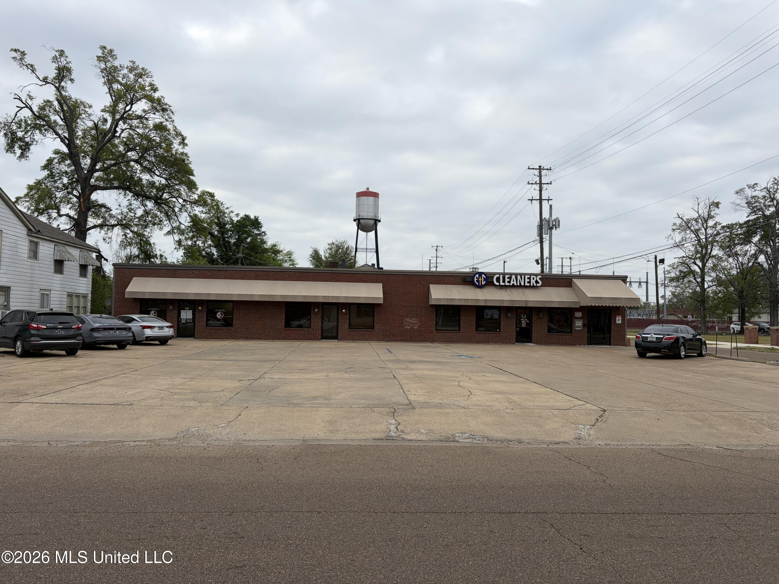 309 W Church St, Greenwood, MS 38930