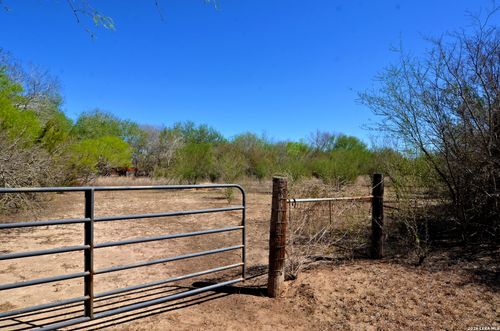 4972 County Road 324, Beeville, TX, 78102-8367 | Card Image