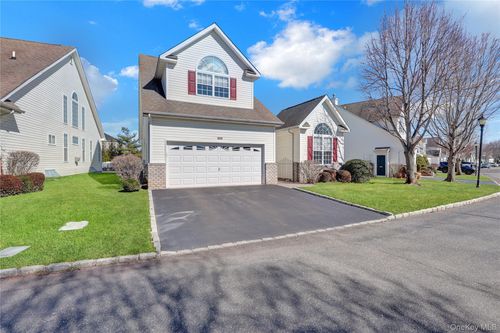 77 Constantine Way, Mount Sinai, NY, 11766-3006 | Card Image