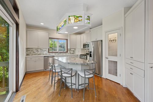 13306 Huntington Cir, Apple Valley, MN, 55124-9440 | Card Image