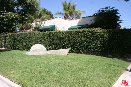 8715 Sherwood Dr, West Hollywood, CA, 90069-4711 | Card Image