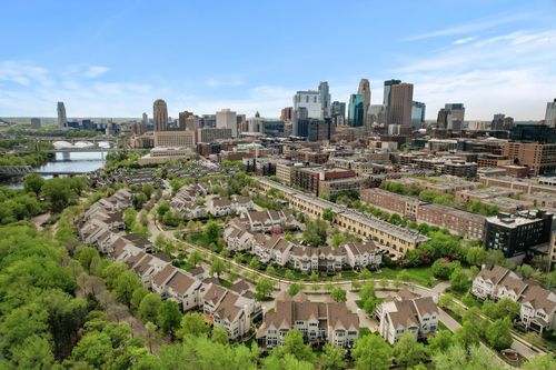 517 River St, Minneapolis, MN, 55401-2512 | Card Image