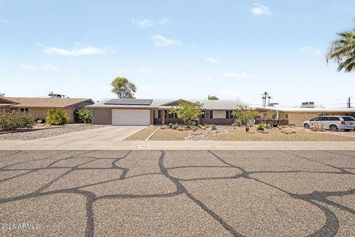 3910 E Shangri La Rd, Phoenix, AZ, 85028-2821 | Card Image