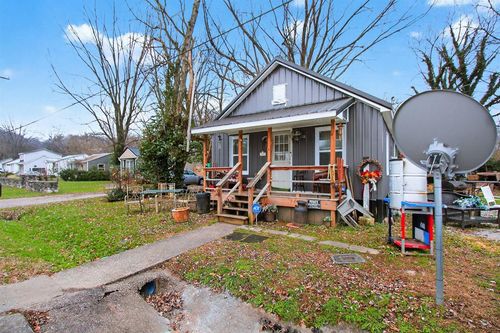 708 E 3rd St, Russellville, KY, 42276-1818 | Card Image