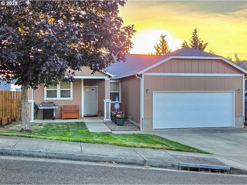 157 Grayson St, Roseburg, OR, 97471-4992 | Card Image