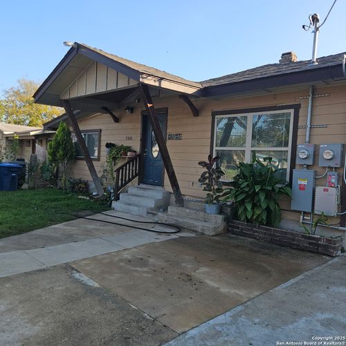 2006 Virginia Blvd, San Antonio, TX, 78203-2057 | Card Image