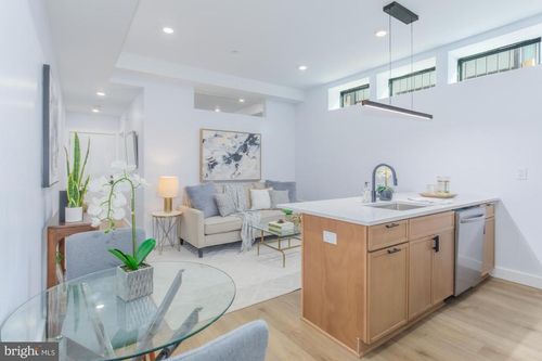 two-1012 17th Pl Ne, WASHINGTON, DC, 20002-7617 | Card Image