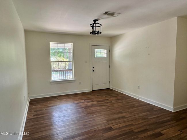 living room | Image 13