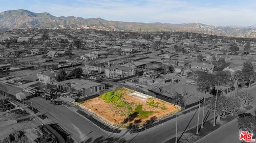 700 Chapala Dr, Pacific Palisades, CA, 90272-3707 | Card Image