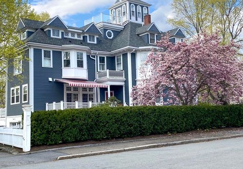 49 Shaw St, Newton, MA, 02465-2304 | Card Image