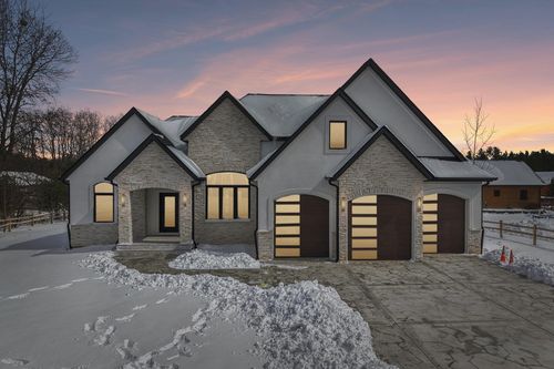 320 Oakbrook Dr, Wisconsin Dells, WI, 53965-9213 | Card Image